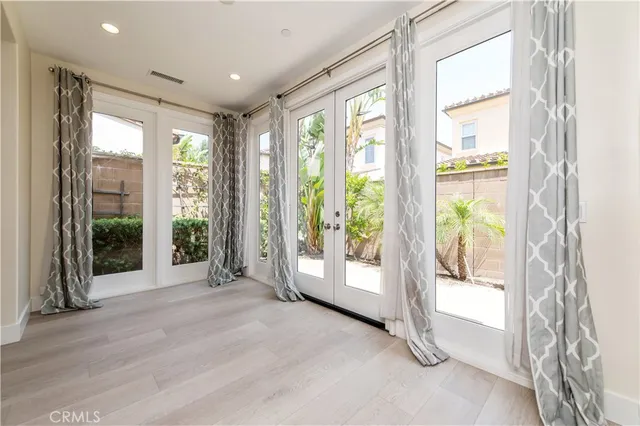 $5,800 | 85 Birmingham, Irvine, CA 92620