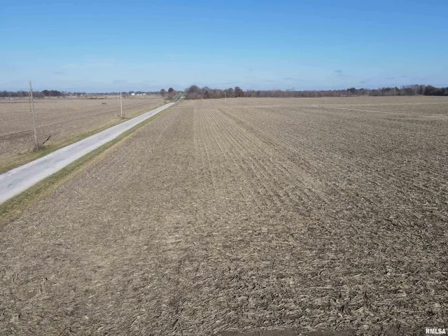 $1 | 1741 East 1850 Avenue, Brownstown, IL 62418