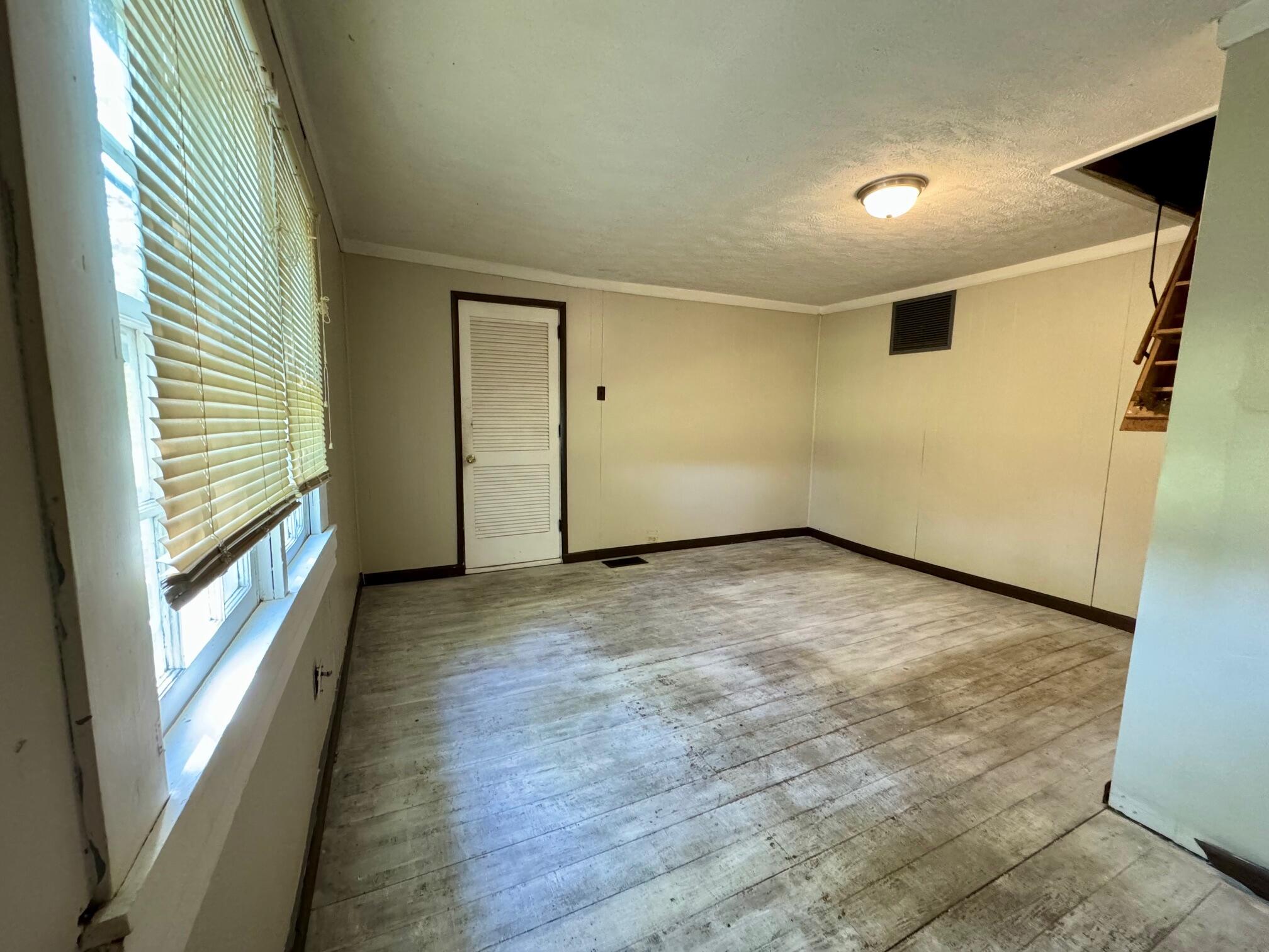 916 Victory Road Springfield, OH 45504 - Photo 8 of 14 Gallery Image 8
