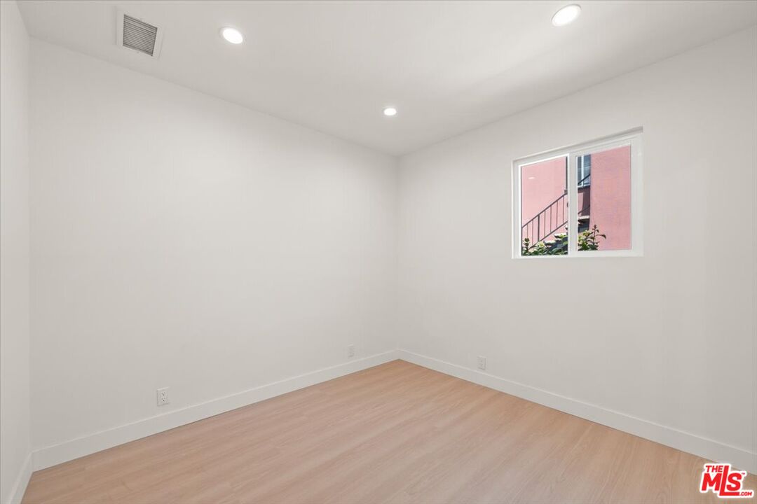 702 Washington Boulevard Marina del Rey, CA 90292 - Photo 10 of 18 a view of an empty room