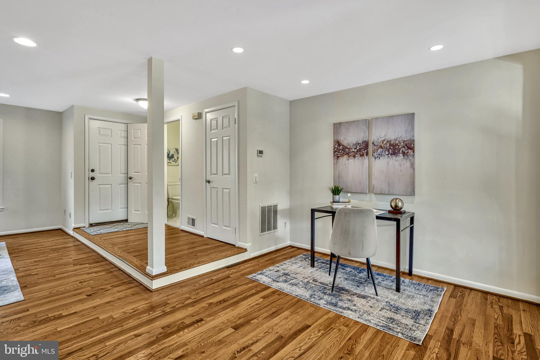1423 Newport Spring Court Reston, VA 20194 - Photo 7 of 45 Gallery Image 7