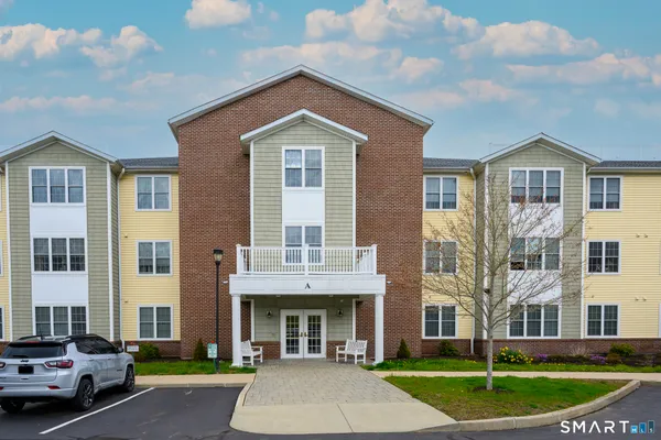 $285,000 | 2590 Gold Star Highway, Unit 106, Groton, CT 06355