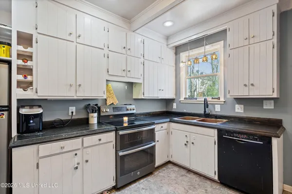 $269,000 | 155 North Randolph Street, Holly Springs, MS 38635