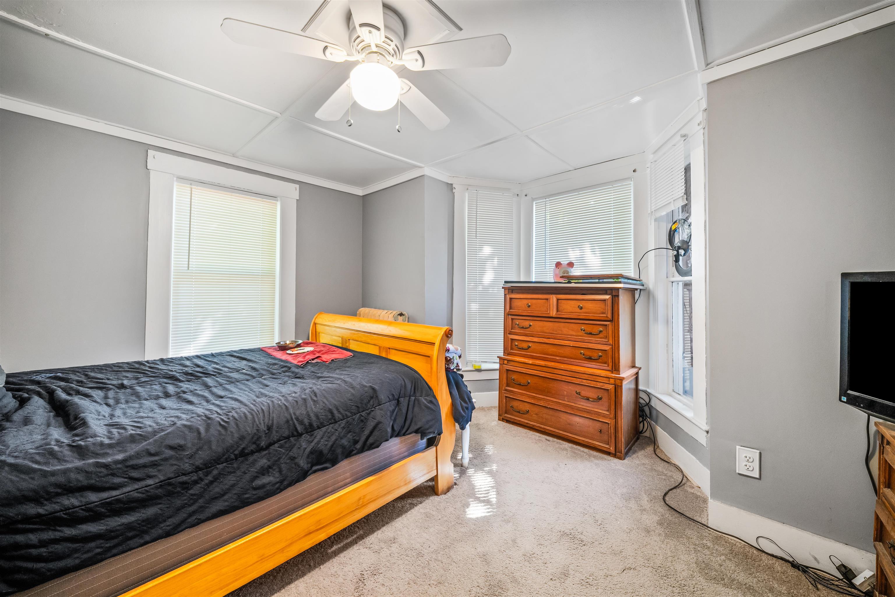 18 Morton Avenue Rochester, NH 03867 - Photo 5 of 32