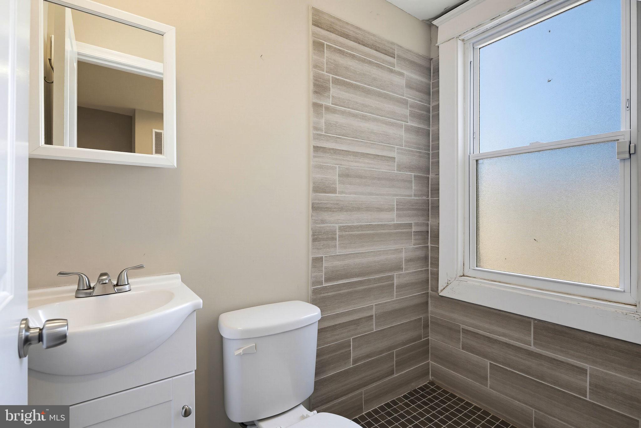 1743 Portship Road Baltimore, MD 21222 - Photo 8 of 25 Gallery Image 8