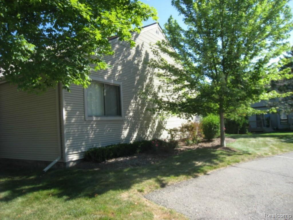 662 Camden Court Rochester Hills, MI 48307 - Photo 3 of 23