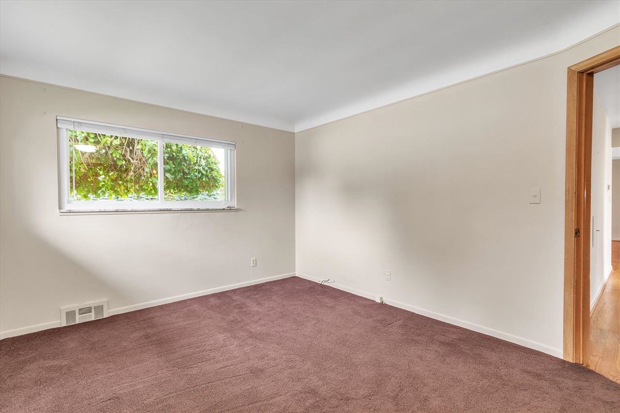 41655 Utica Road Sterling Heights, MI 48313 - Photo 18 of 43 50058720-17.JPG