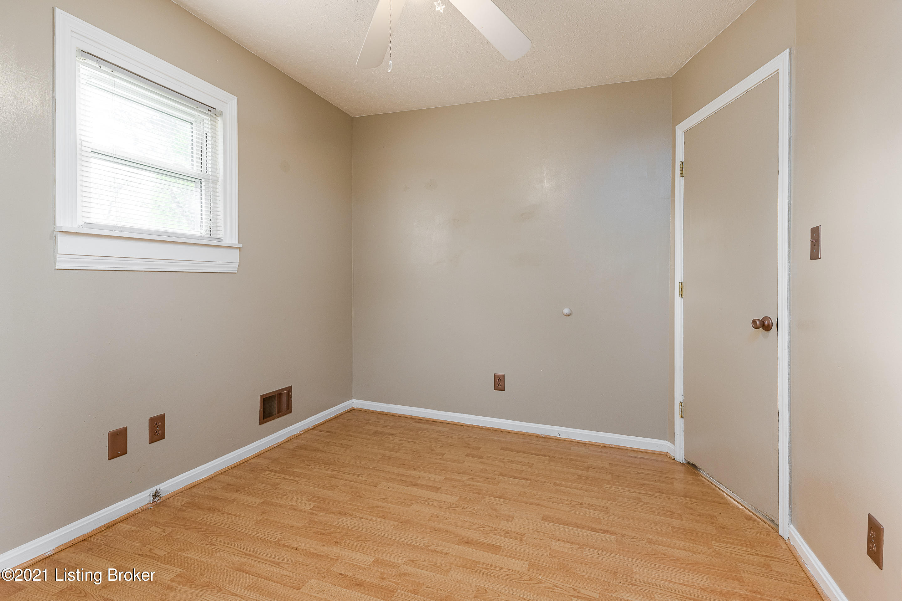 3764 East Blue Lick Road Louisville, KY 40229 - Photo 17 of 26 DHI-17