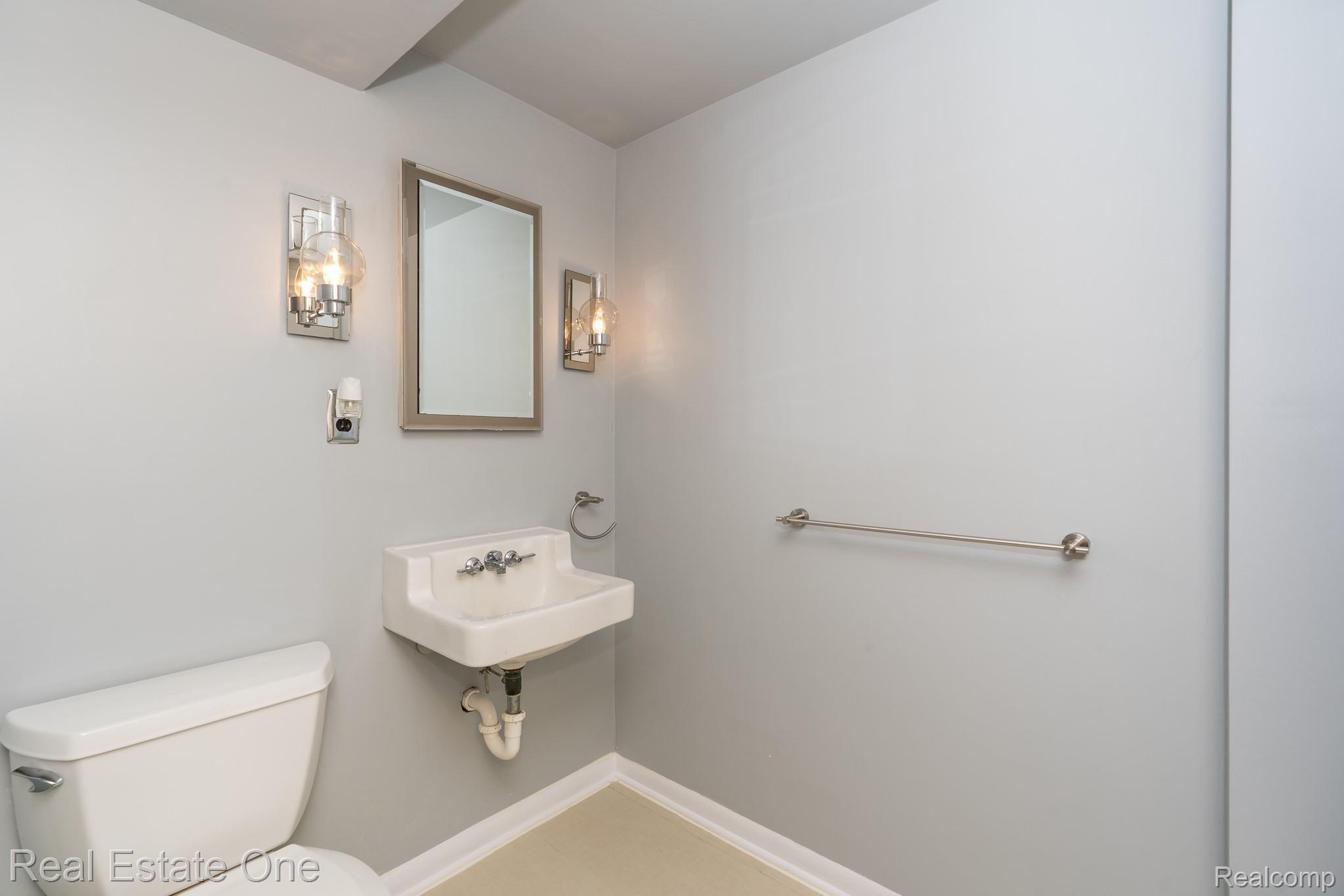 356 Charles Road Rochester, MI 48307 - Photo 25 of 31 Lower Level Full Bath