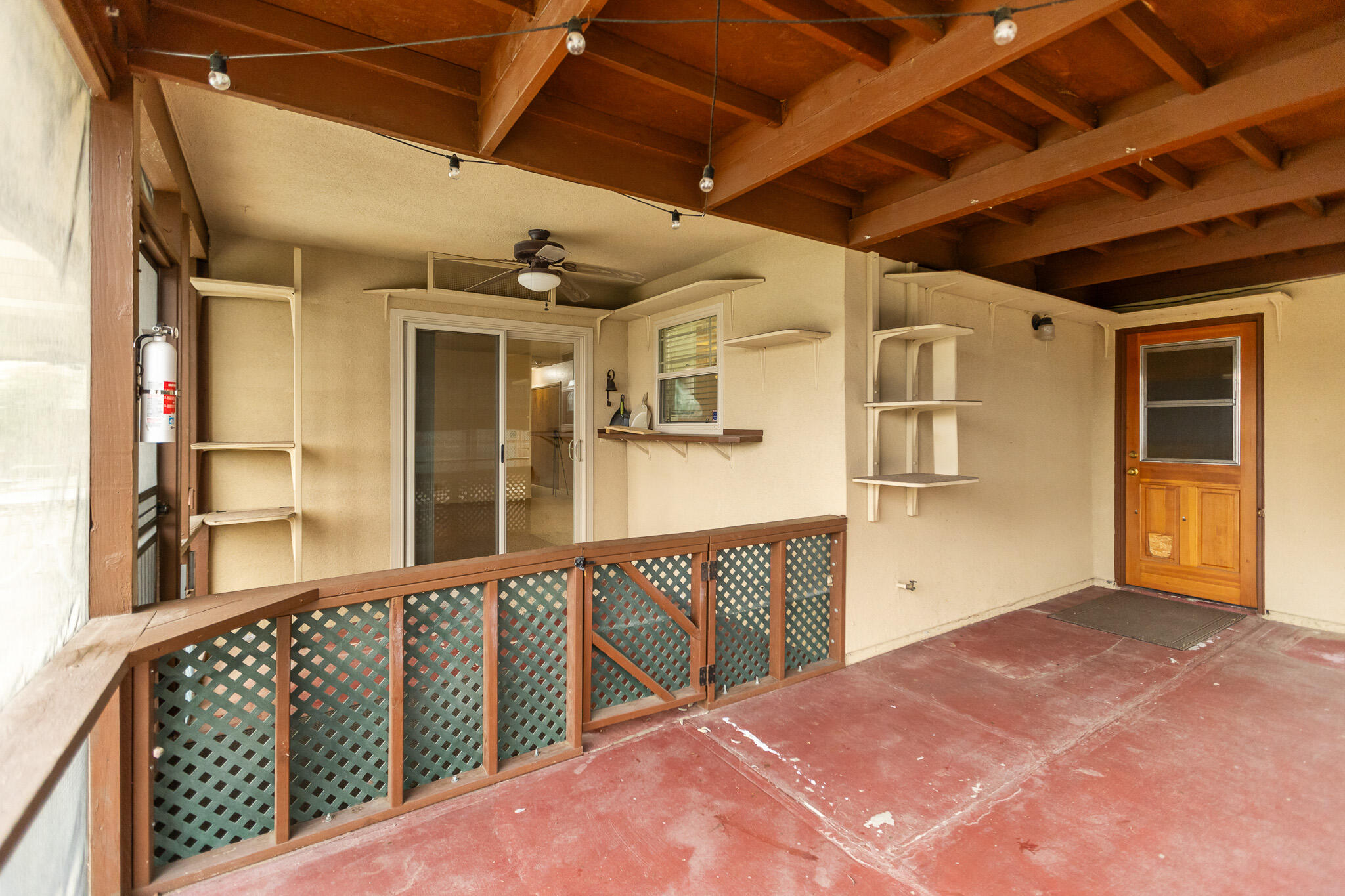 812 Woods Place Exeter, CA 93221 - Photo 29 of 47 29 Enclosed Patio