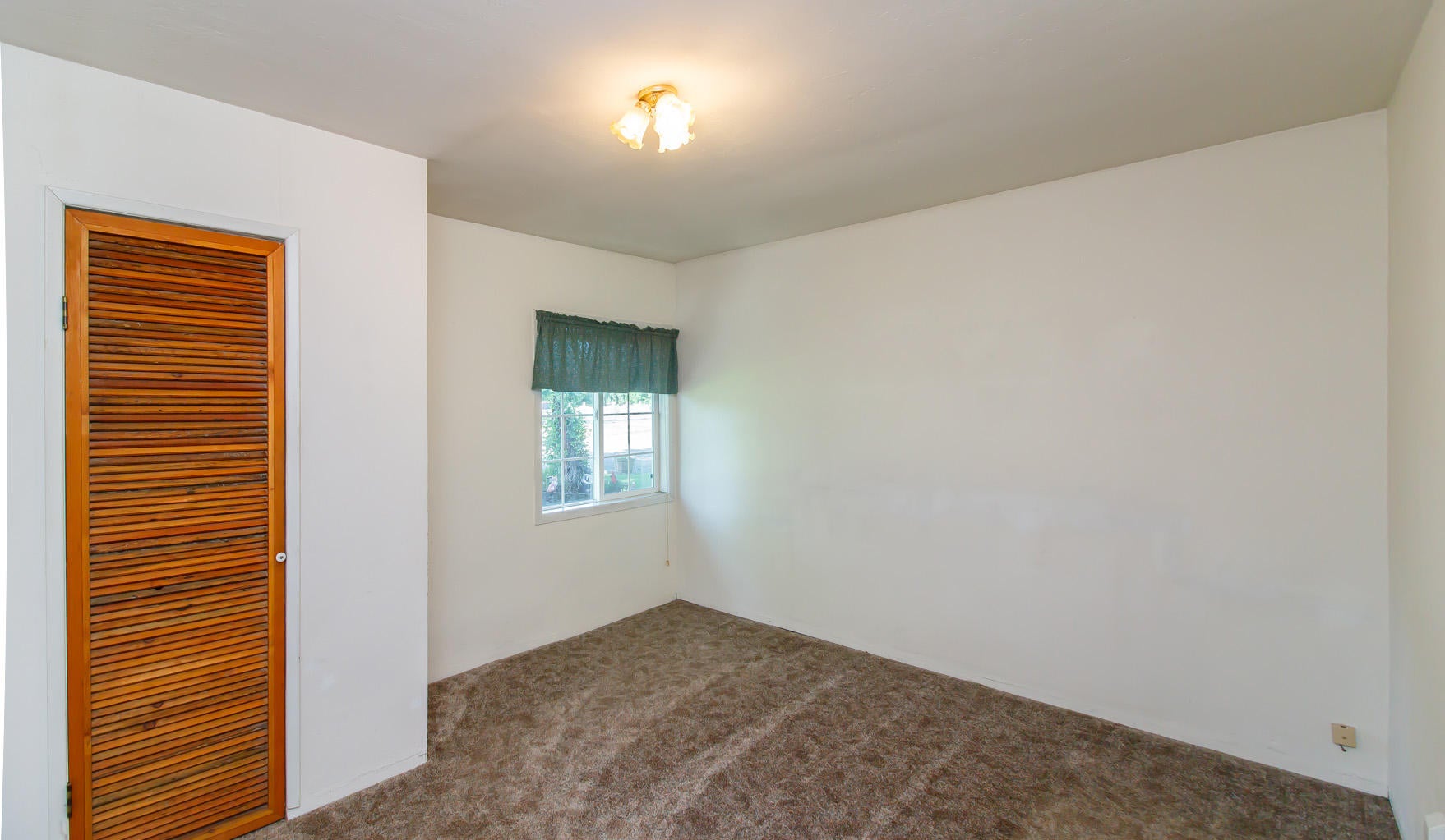 5161 Gebhard Road Central Point, OR 97502 - Photo 11 of 27 11