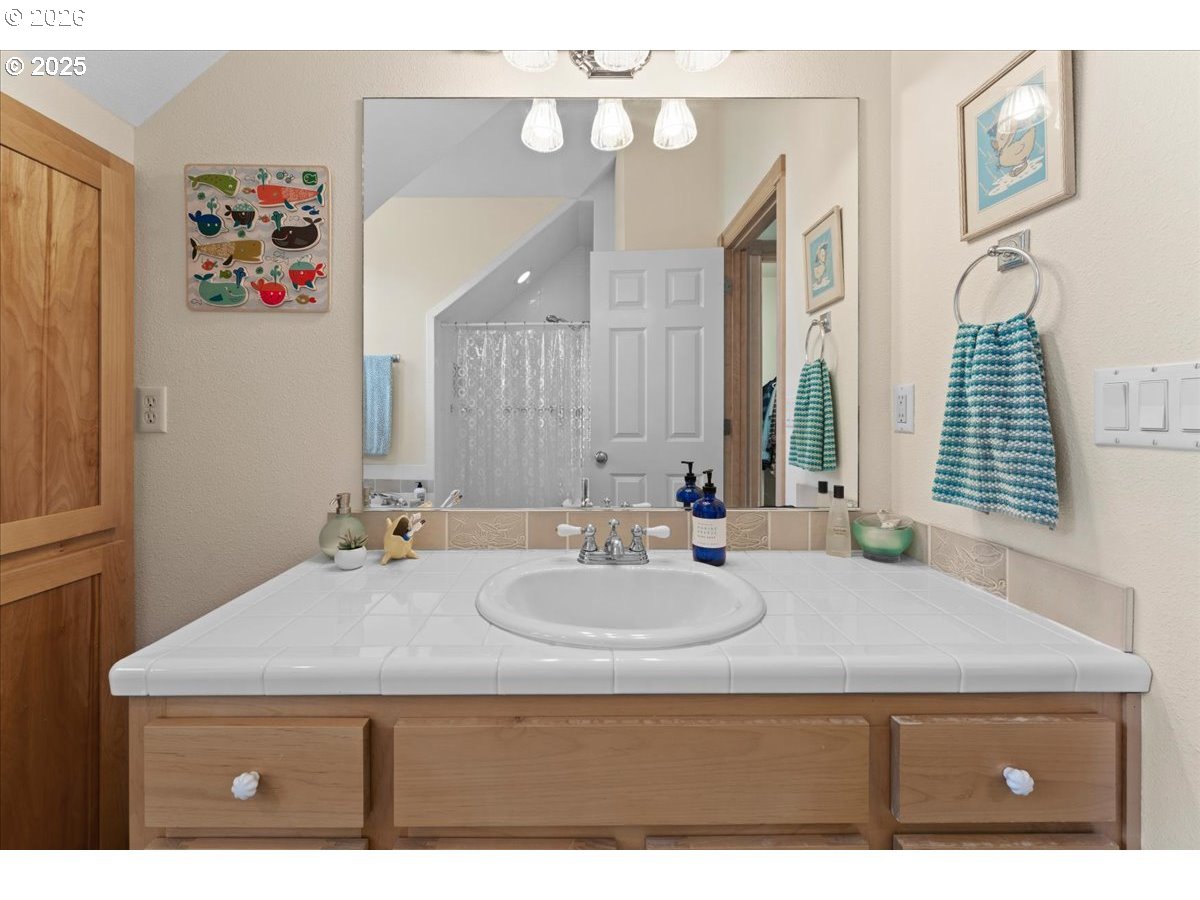 49455 Proposal Rock Loop Neskowin, OR 97149 - Photo 22 of 48 Primary Bedroom
