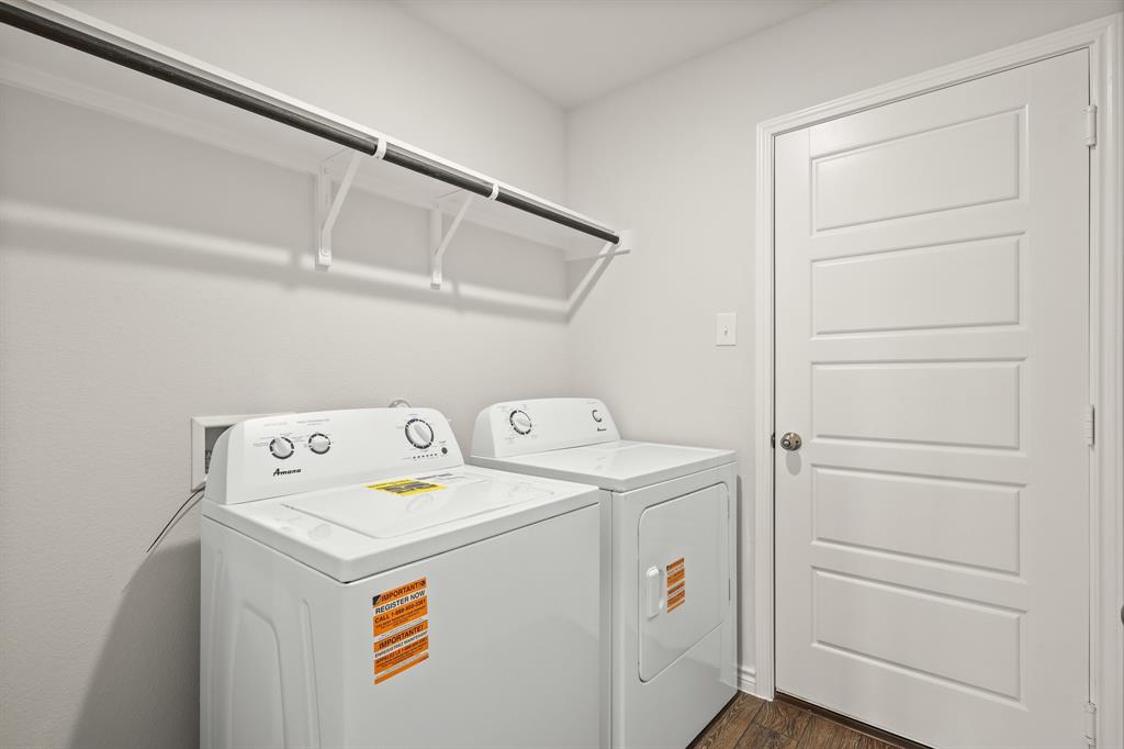 1507 Romans Road Ennis, TX 75119 - Photo 9 of 19 a utility room with dryer and washer