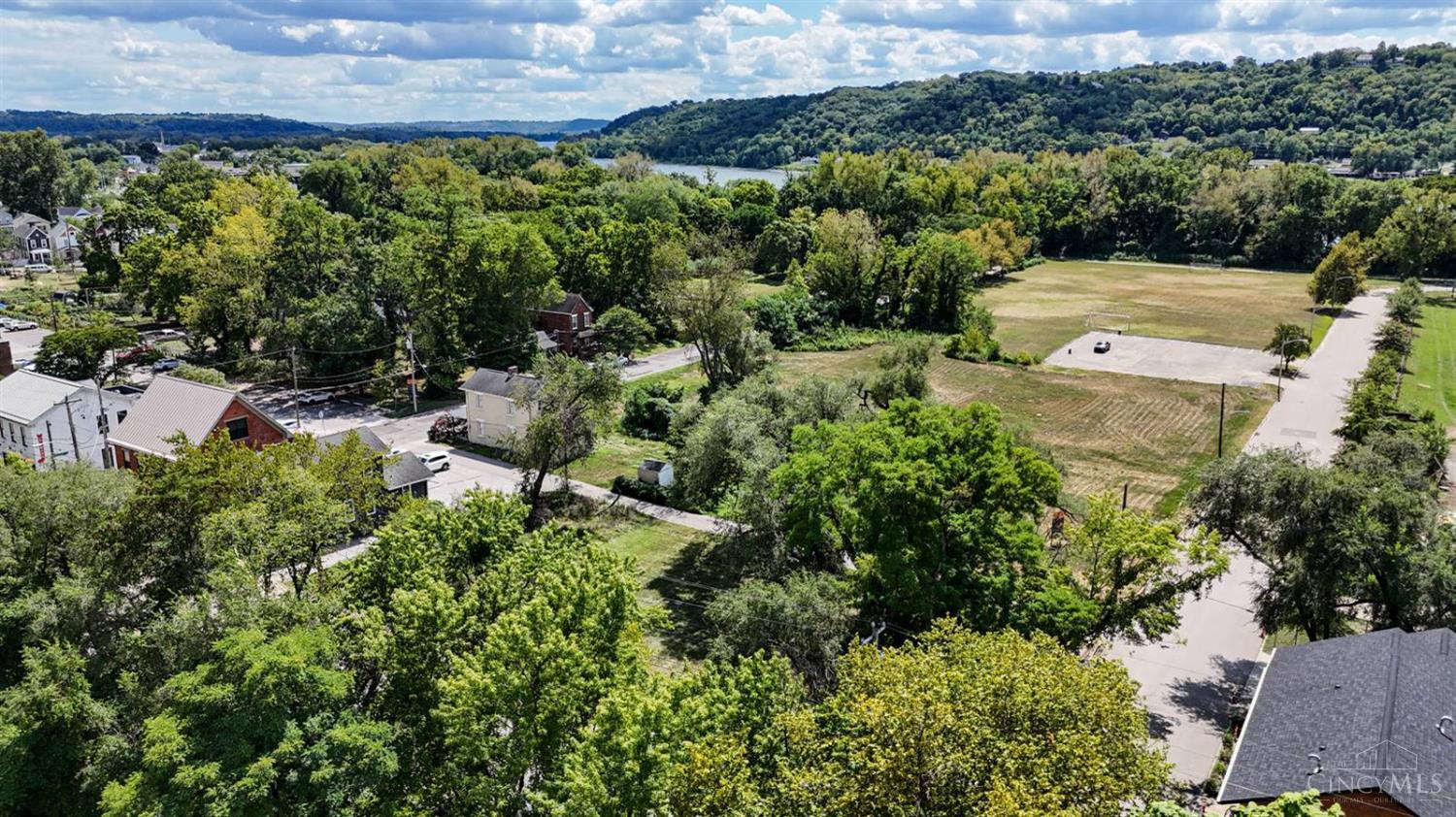 3219 Riverside Drive Cincinnati, OH 45226 - Photo 4 of 10
