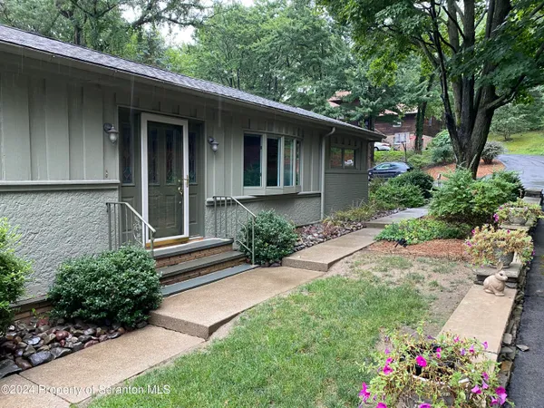 $1,550 | 1833 South Webster Avenue, Unit REAR, Scranton, PA 18505