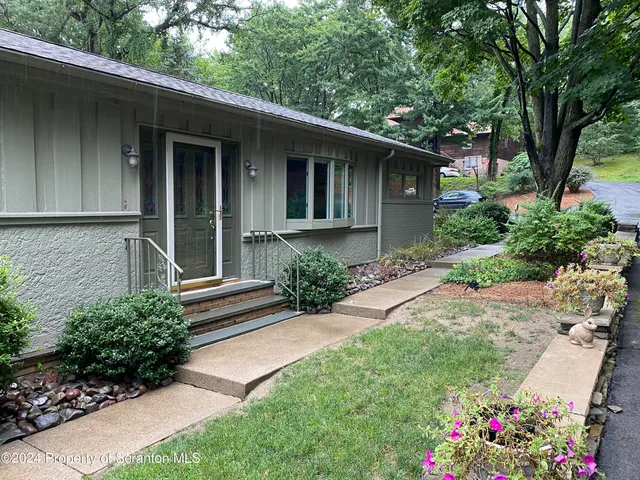 $1,550 | 1833 South Webster Avenue, Unit REAR, Scranton, PA 18505