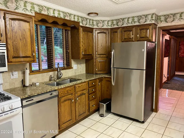 $1,550 | 1833 South Webster Avenue, Unit REAR, Scranton, PA 18505