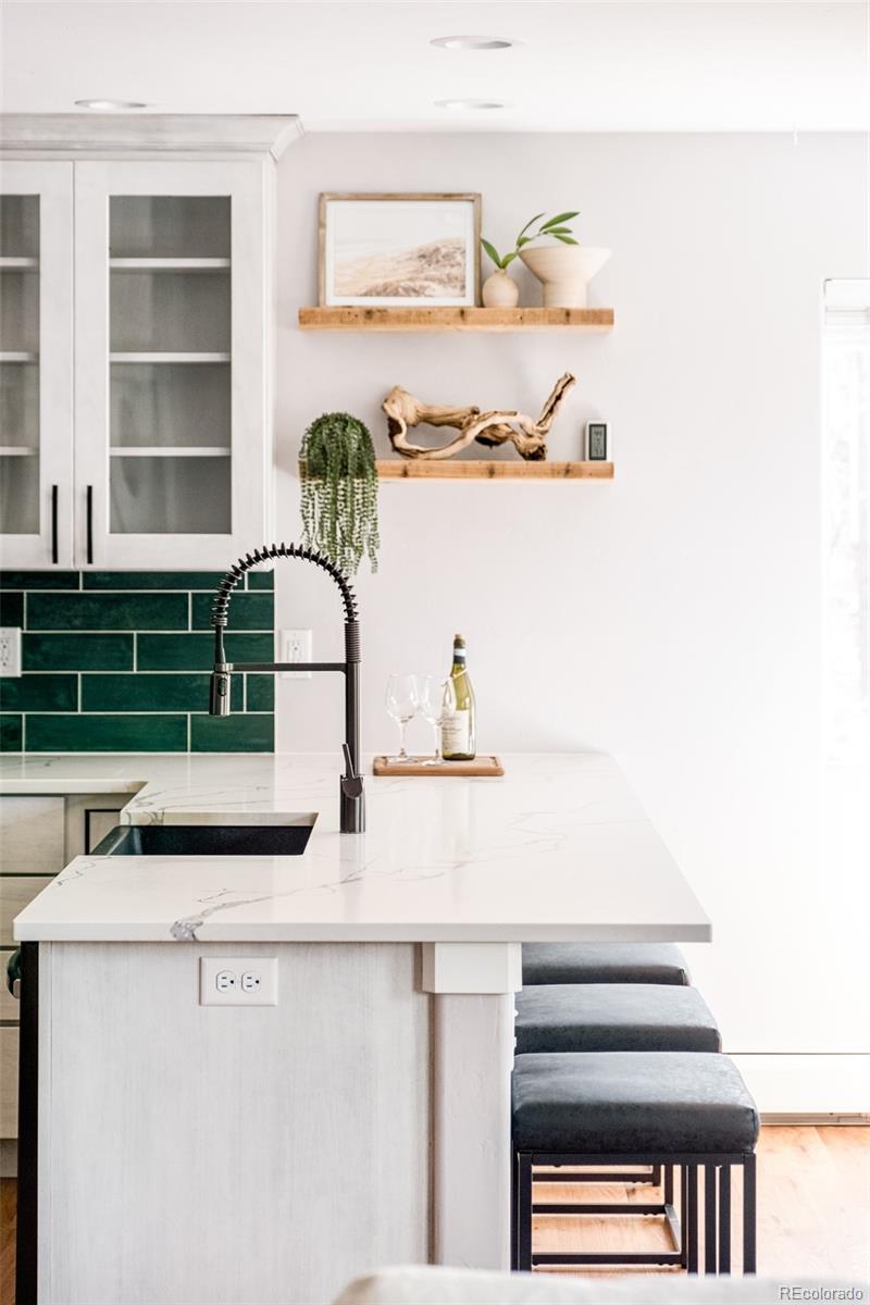 5132 Ute Road Indian Hills, CO 80454 - Photo 13 of 38 a view of a entryway