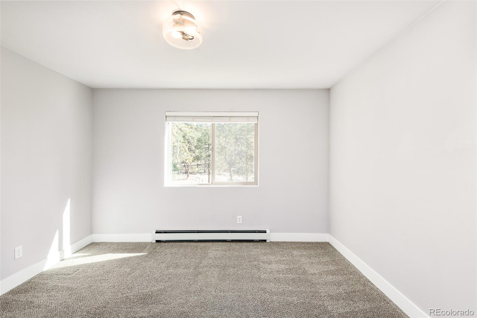 5132 Ute Road Indian Hills, CO 80454 - Photo 33 of 38 an empty room with a workbench