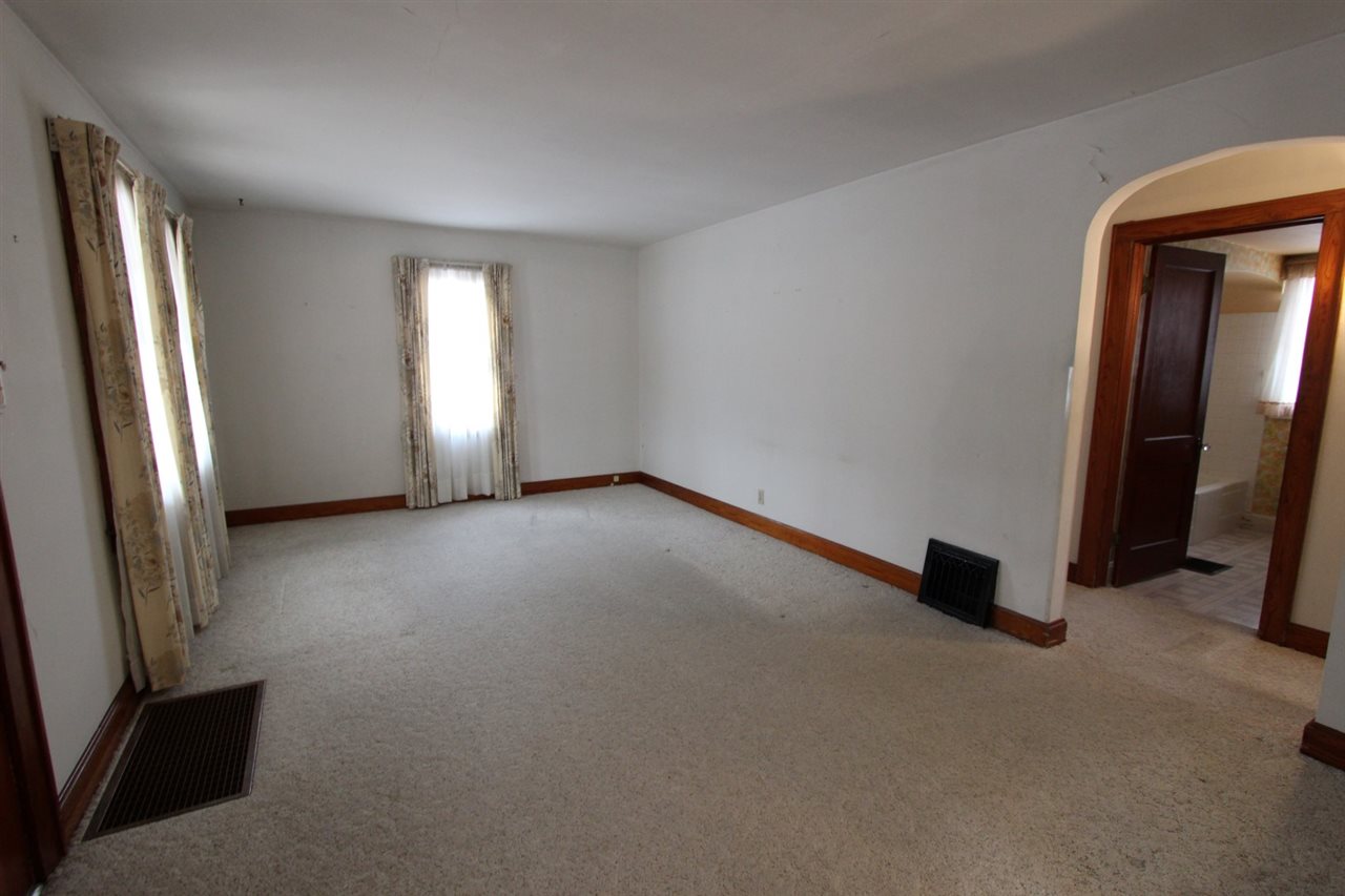 511 West Evergreen Road Evansville, IN 47710 - Photo 4 of 22 Gallery Image 4