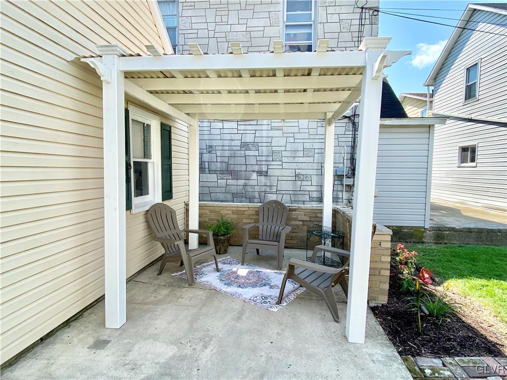 143 Spring Street Nazareth, PA 18064 - Photo 4 of 19 Gallery Image 4