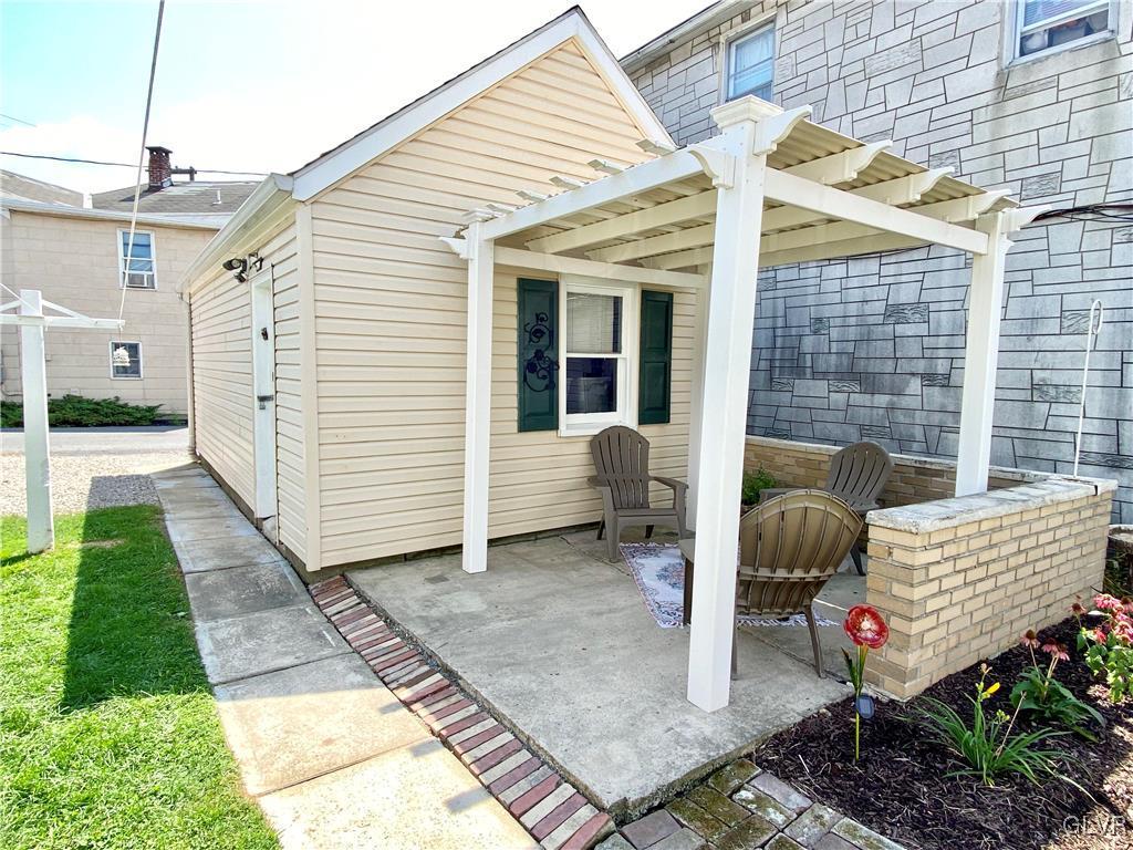 143 Spring Street Nazareth, PA 18064 - Photo 5 of 19 Gallery Image 5