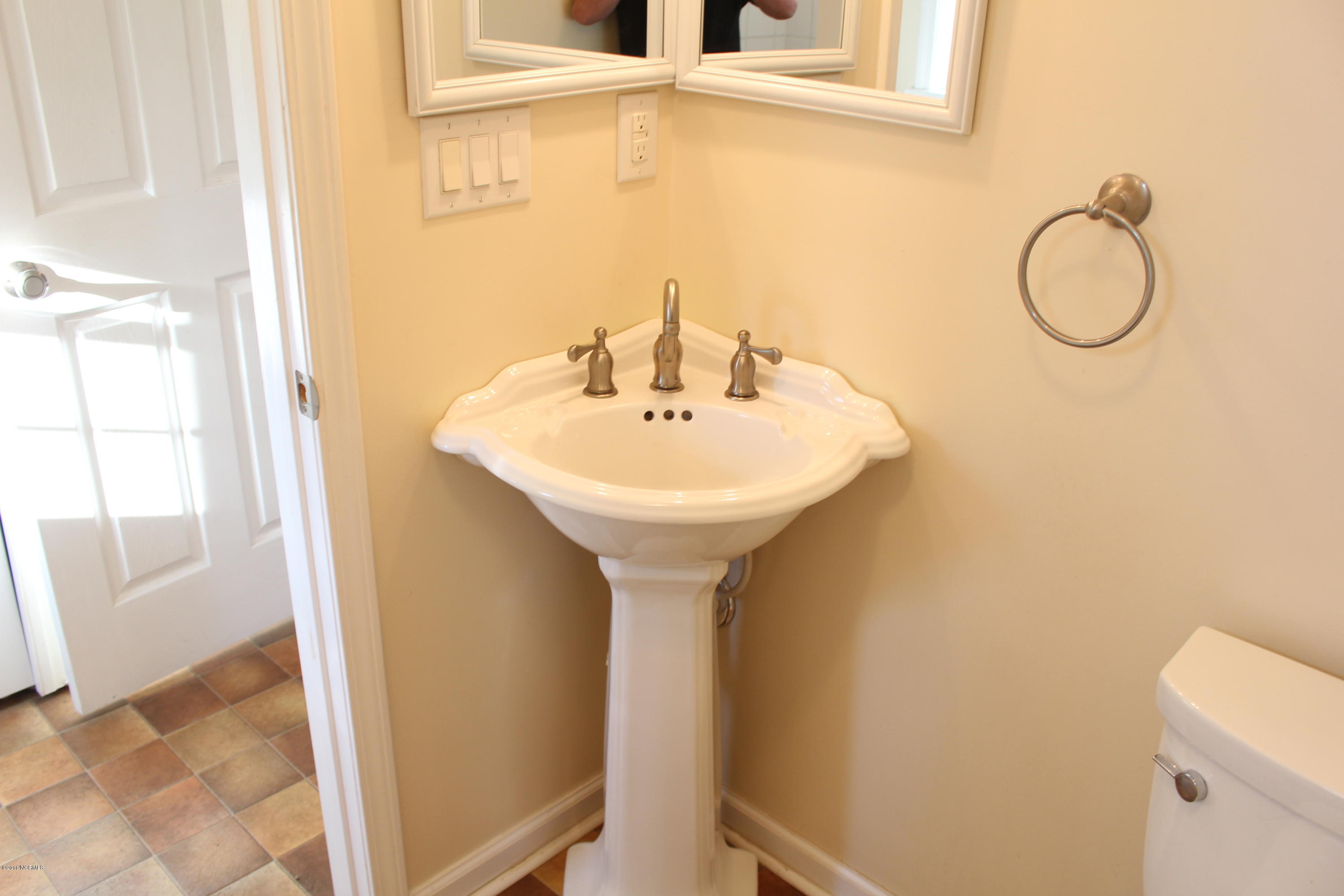 121 Tom Mann Extension Road Newport, NC 28570 - Photo 20 of 26 IMG_0906