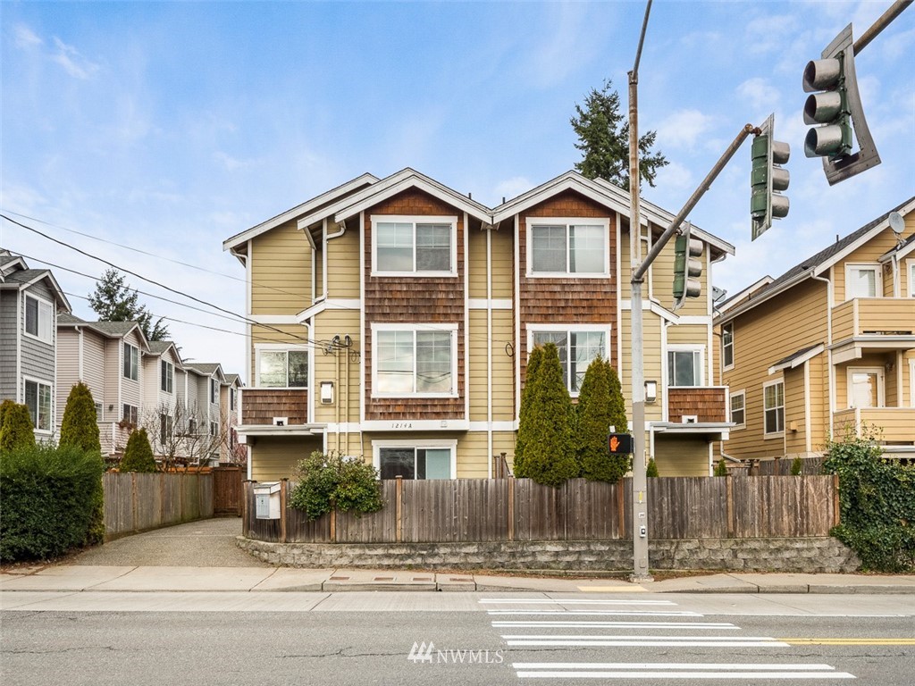 1212 North 85th Street, Unit B Seattle, WA 98103 - Photo 25 of 28 a front view of a house