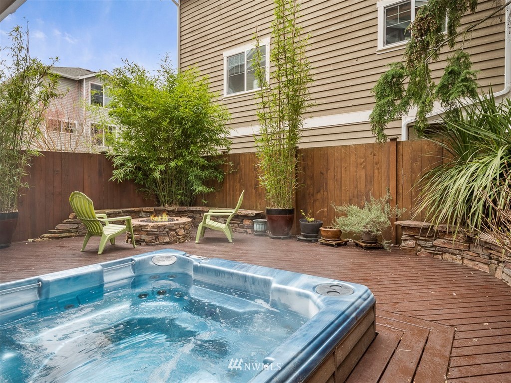 1212 North 85th Street, Unit B Seattle, WA 98103 - Photo 26 of 28 an outdoor view with patio