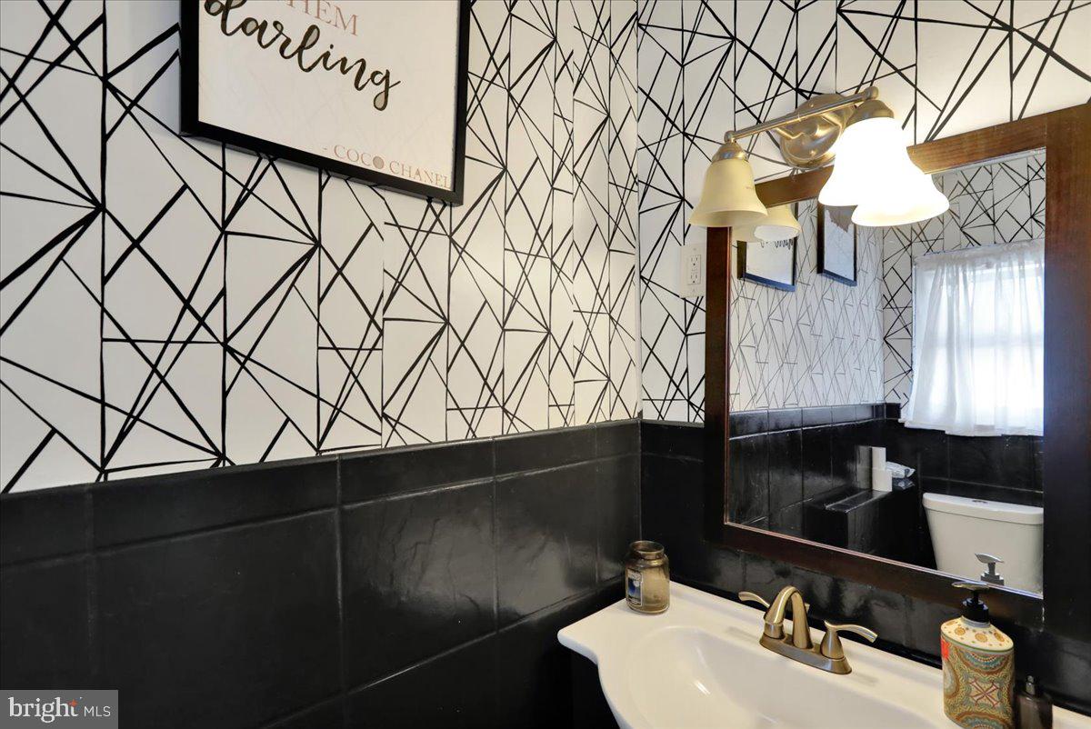 1118 Fox Run Reading, PA 19606 - Photo 10 of 19 a bathroom with a sink and a mirror