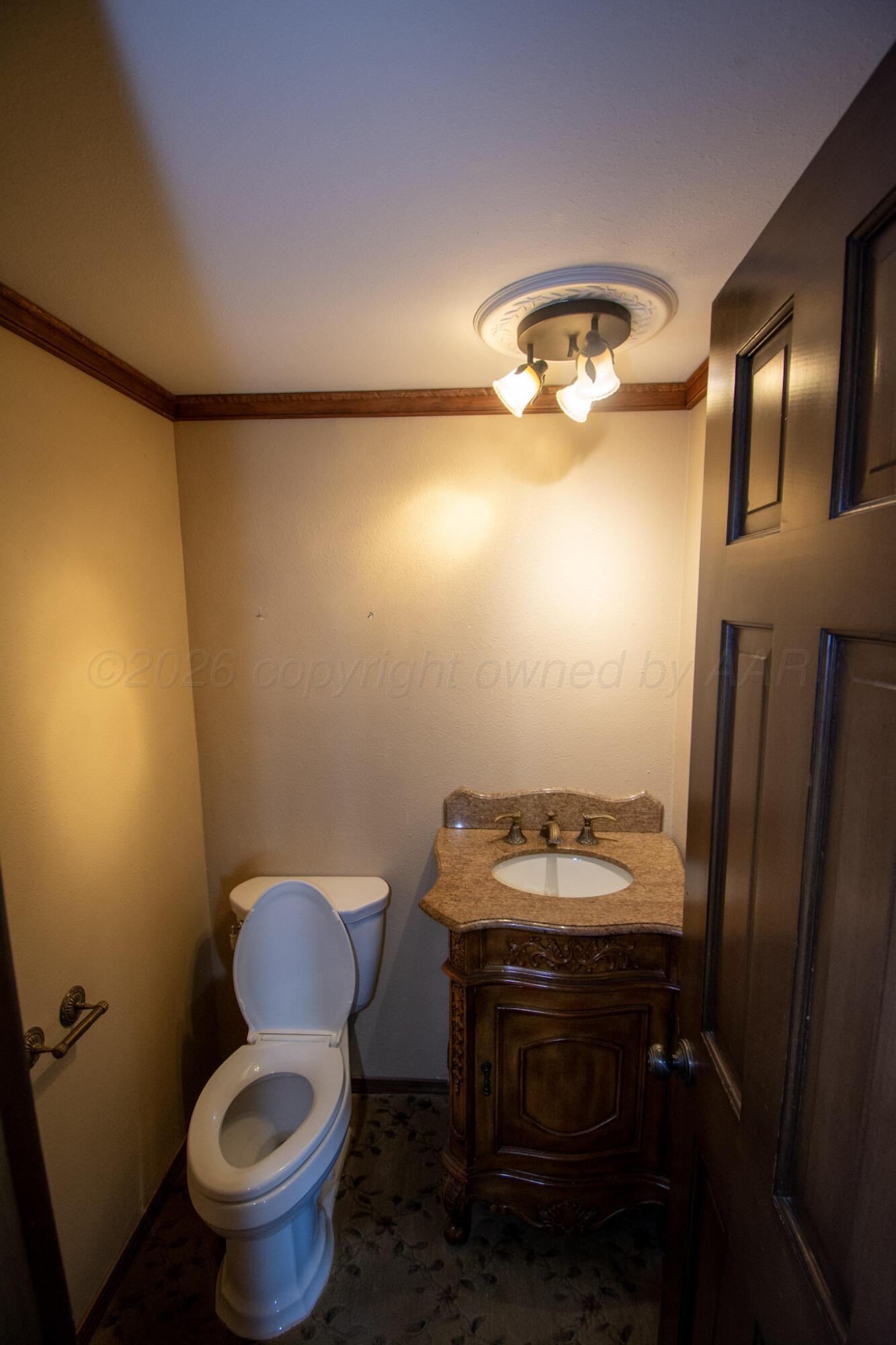 4 Windsor Road Amarillo, TX 79124 - Photo 13 of 41 a bathroom with a toilet and a mirror