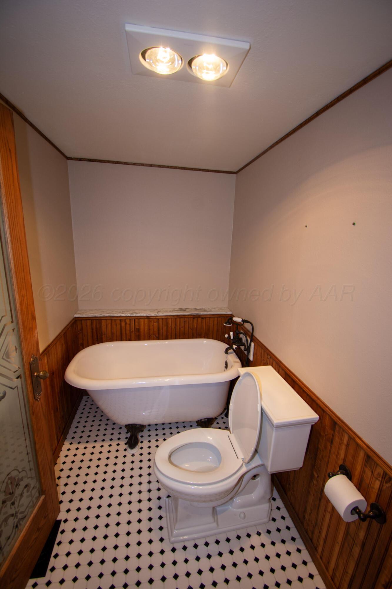 4 Windsor Road Amarillo, TX 79124 - Photo 17 of 41 a bathroom with a toilet a sink and a shower