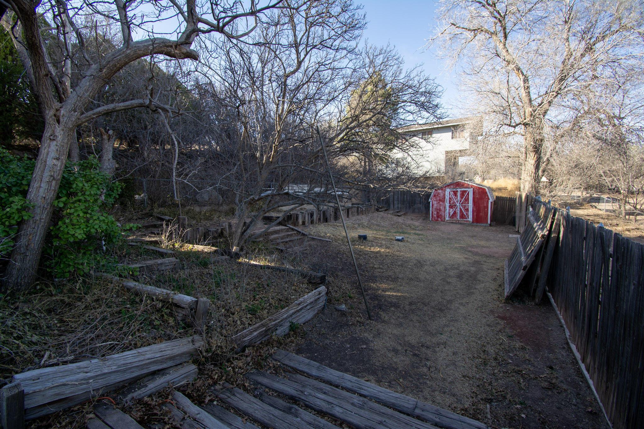 4 Windsor Road Amarillo, TX 79124 - Photo 35 of 41 a view of a backyard of the house
