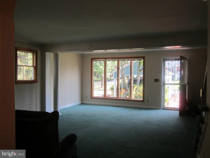 1820 Clearwood Road Baltimore, MD 21234 - Photo 28 of 30 Living Room