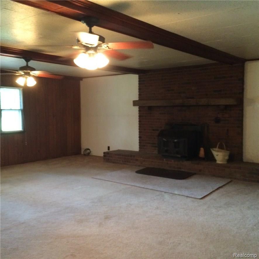 2575 West Drahner Road Oxford, MI 48371 - Photo 16 of 26 16 Great Room 3.jpg