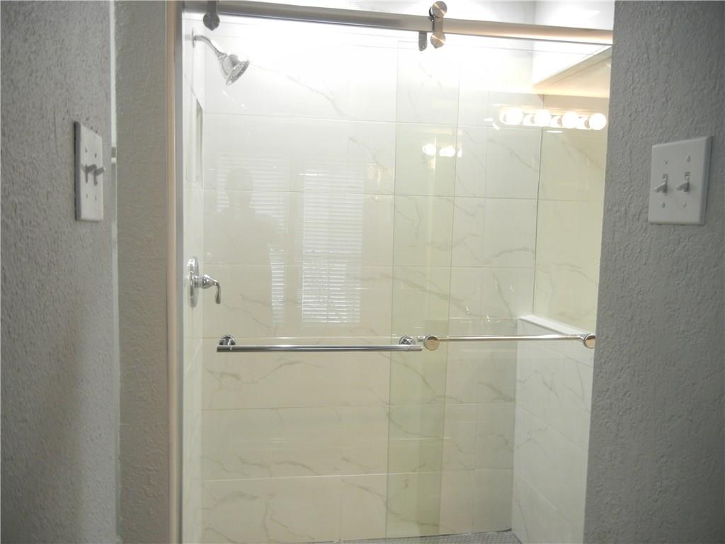 18240 Midway Road, Unit 105 Dallas, TX 75287 - Photo 15 of 37 Glass Shower