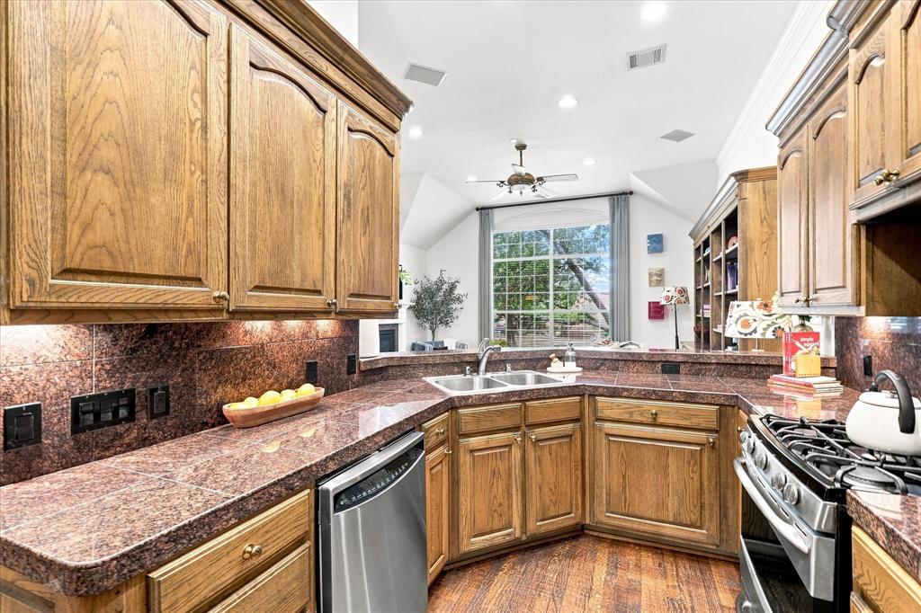 4131 Eastman Way Addison, TX 75001 - Photo 11 of 37 Gallery Image 11