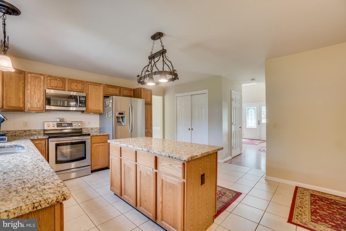 6113 Fox Point Road Fredericksburg, VA 22407 - Photo 12 of 47