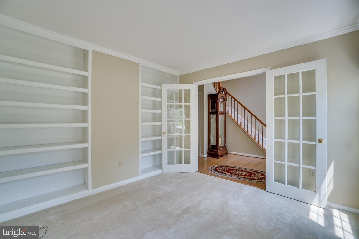 6113 Fox Point Road Fredericksburg, VA 22407 - Photo 14 of 47 Built in book shelves