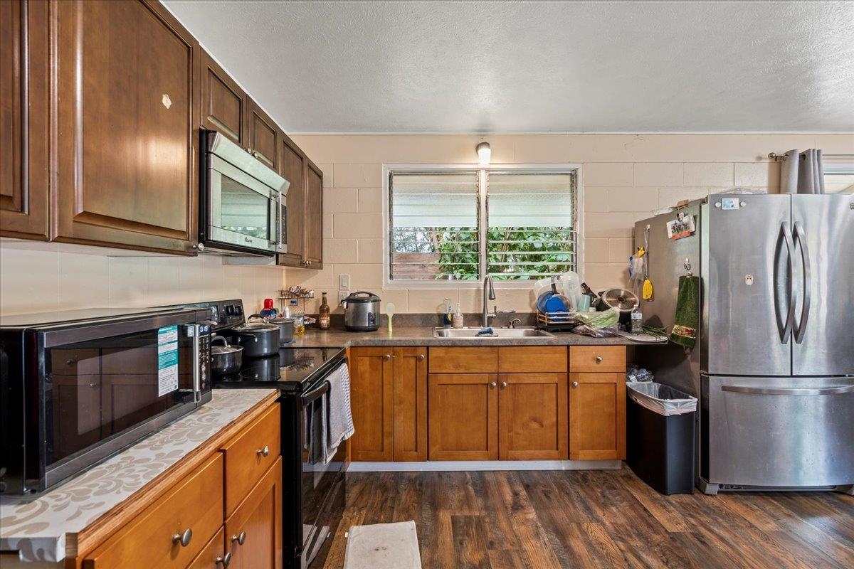 110 Aoloa Loop Kahului, HI 96732 - Photo 11 of 46 a kitchen with a refrigerator stove top oven and sink