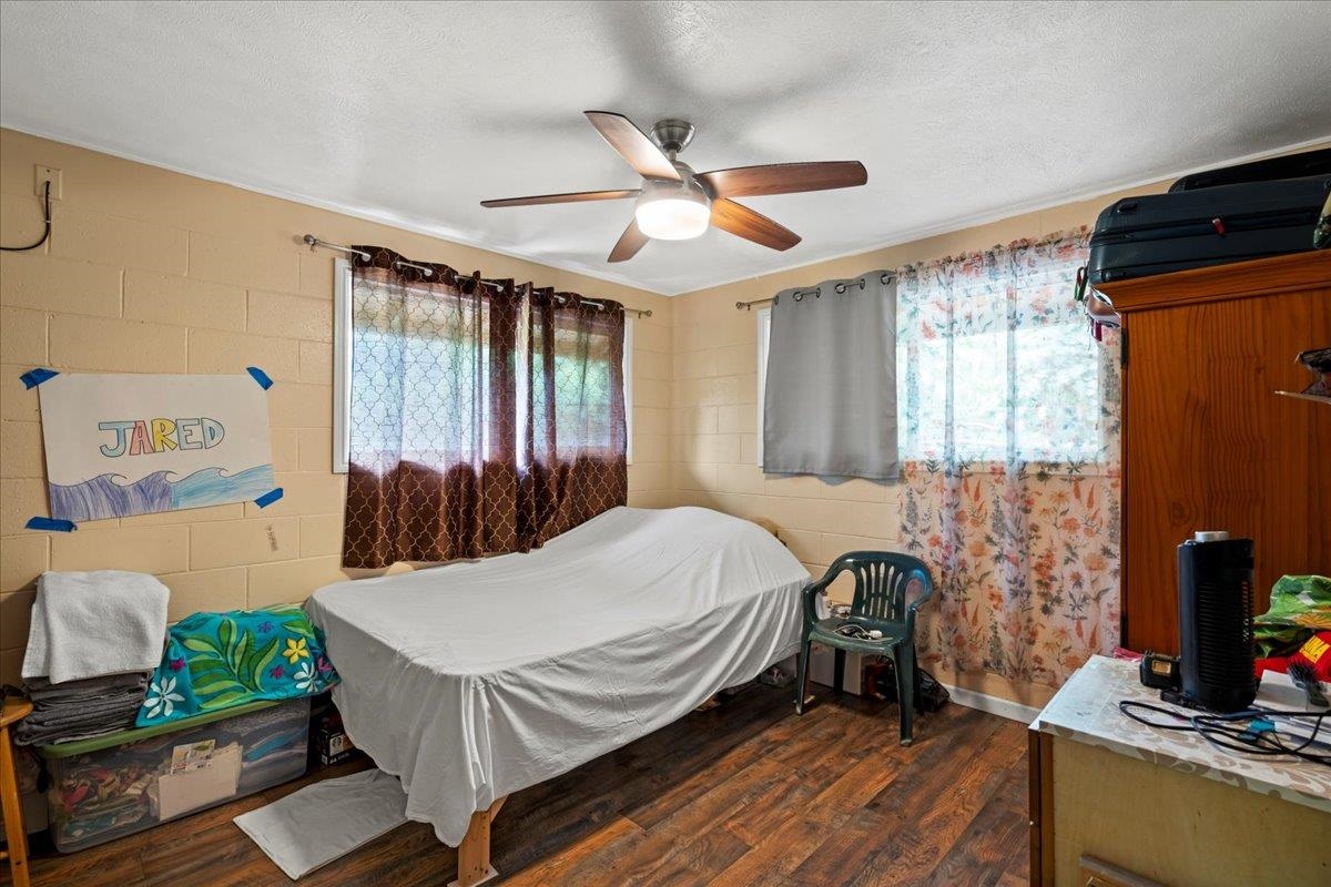 110 Aoloa Loop Kahului, HI 96732 - Photo 36 of 46 a bedroom with a bed and a window