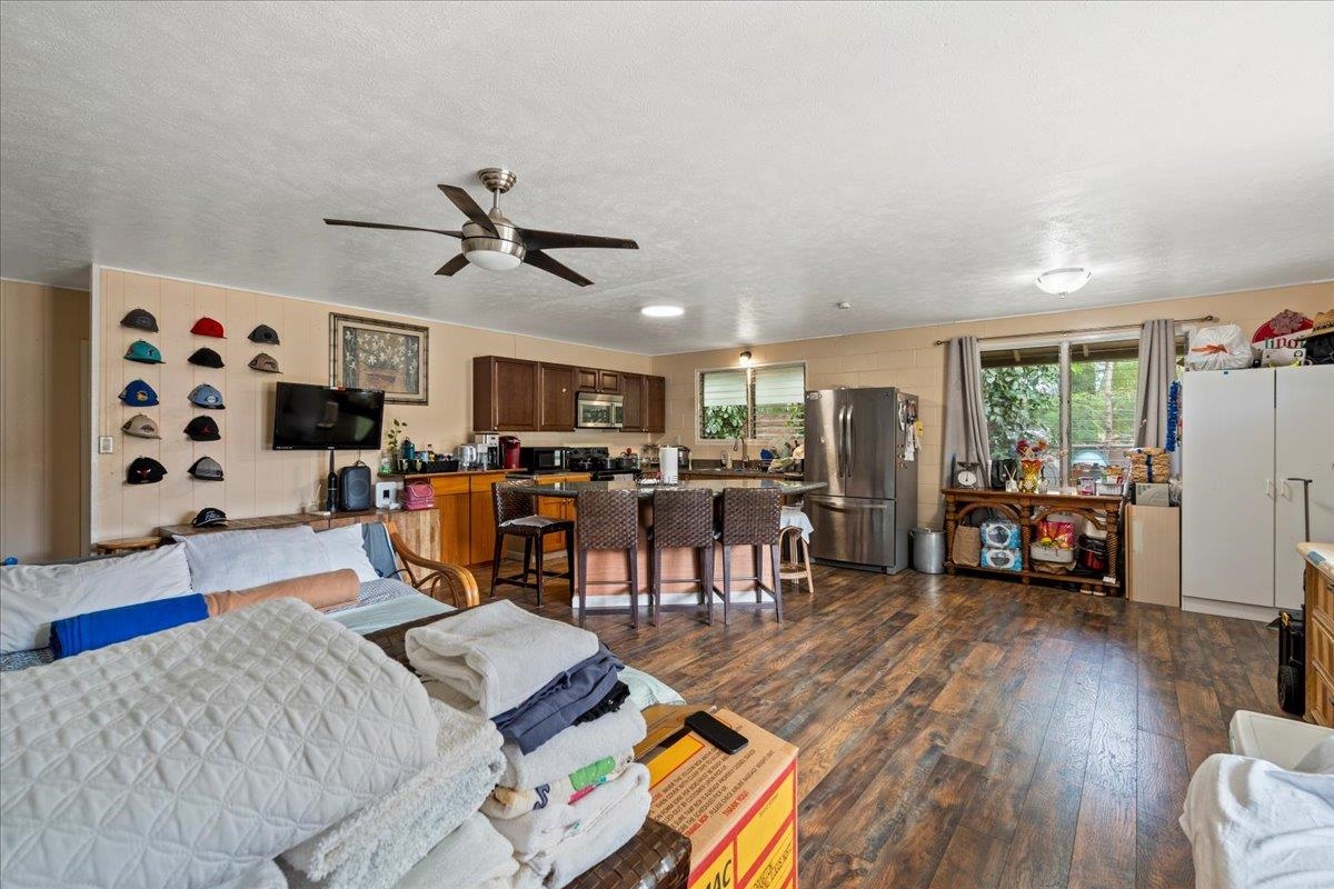 110 Aoloa Loop Kahului, HI 96732 - Photo 8 of 46 a living room with furniture and a flat screen tv