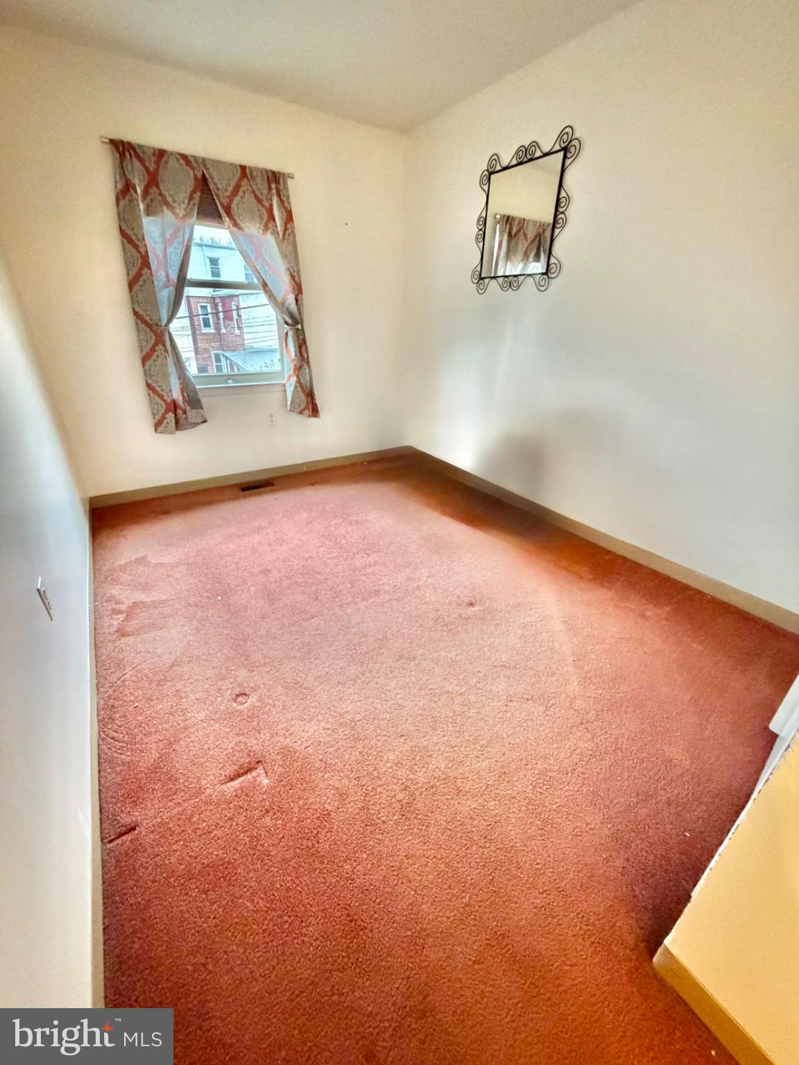 418 Green Street Lancaster, PA 17602 - Photo 19 of 26 an empty room with a window