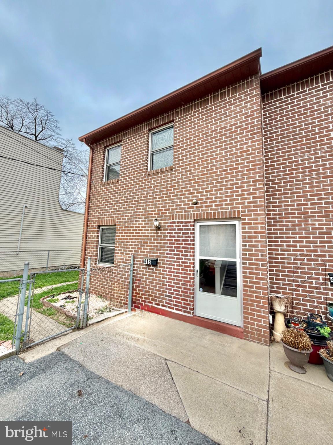 418 Green Street Lancaster, PA 17602 - Photo 2 of 26 a house view
