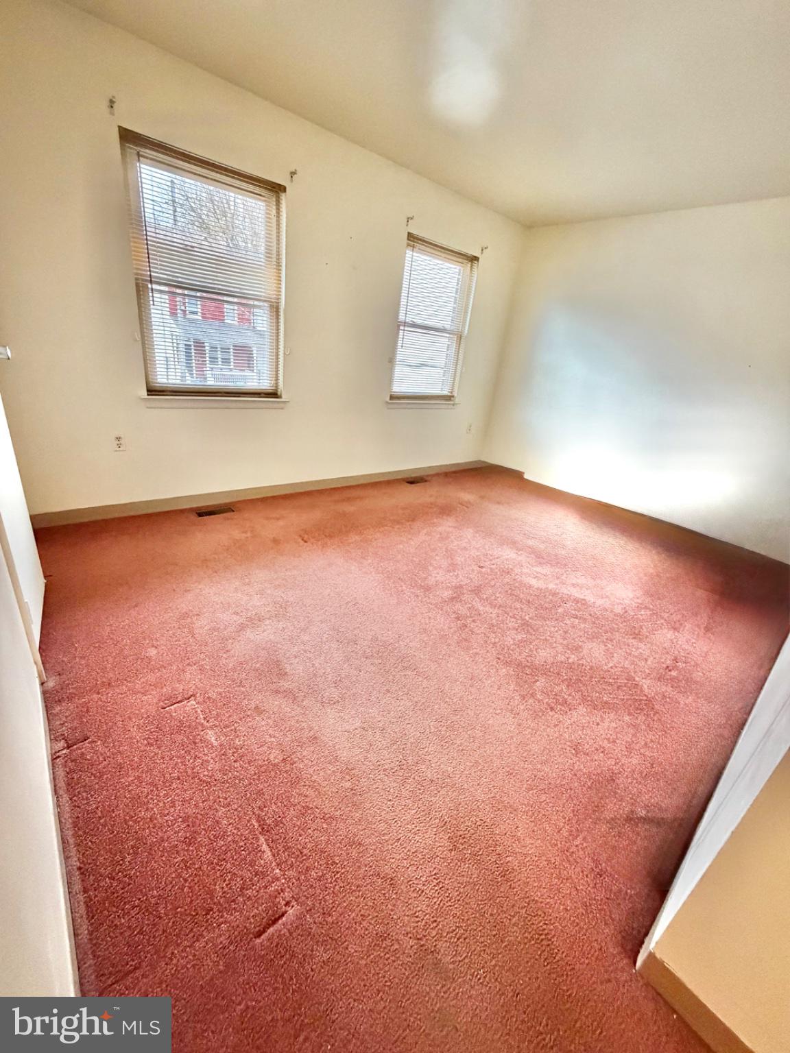 418 Green Street Lancaster, PA 17602 - Photo 22 of 26 an empty room with windows