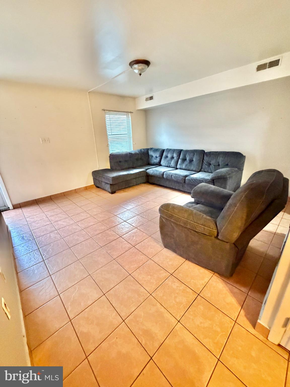 418 Green Street Lancaster, PA 17602 - Photo 5 of 26 a living room with a couch