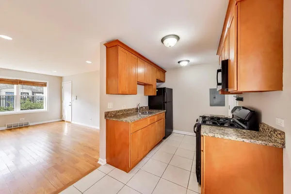 $1,550 | 7415 North Wolcott Avenue, Unit 1E, Chicago, IL 60626