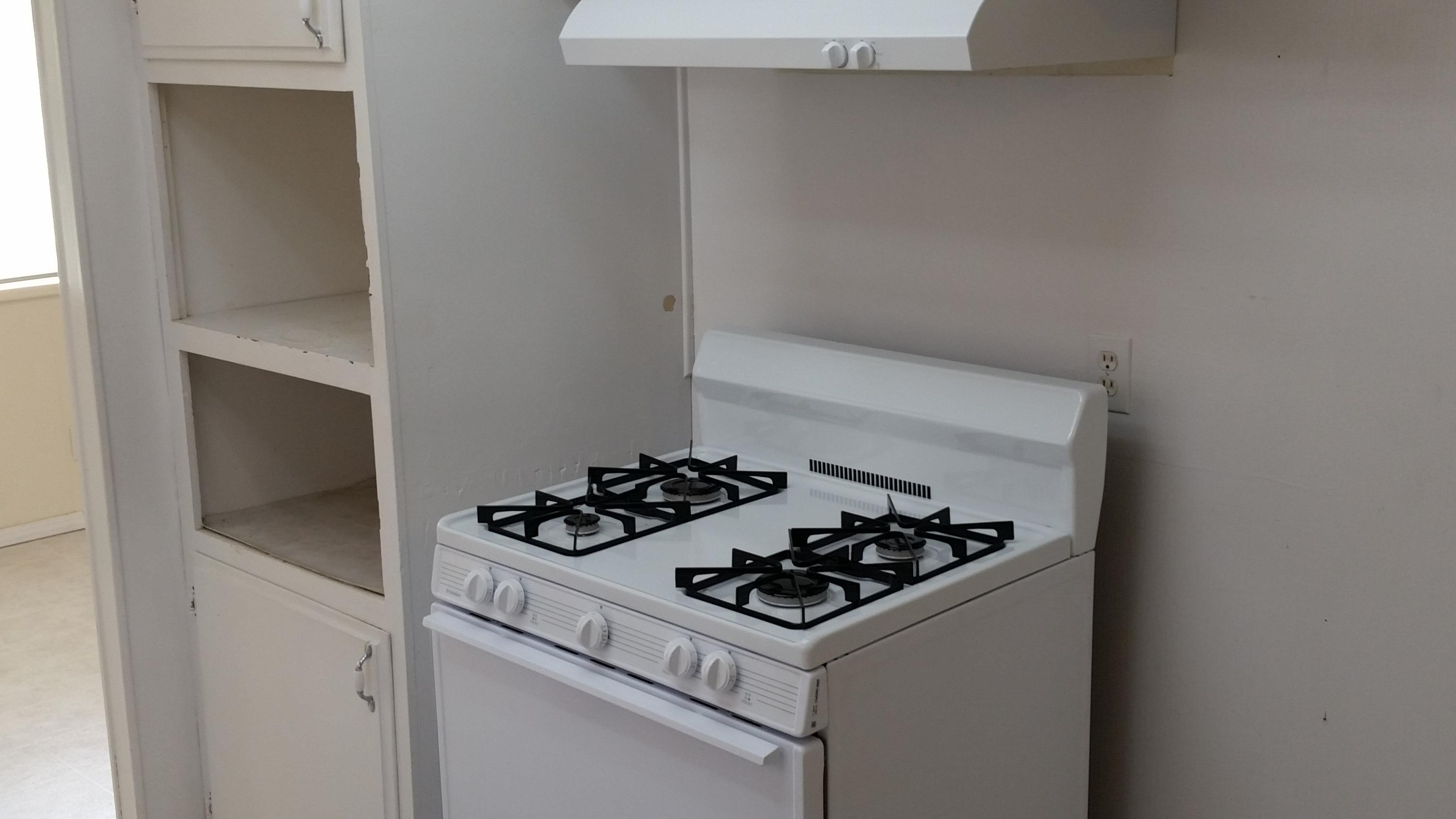 16582 Power Line Road Redding, CA 96001 - Photo 13 of 25 Kitchen New Stove Power Line