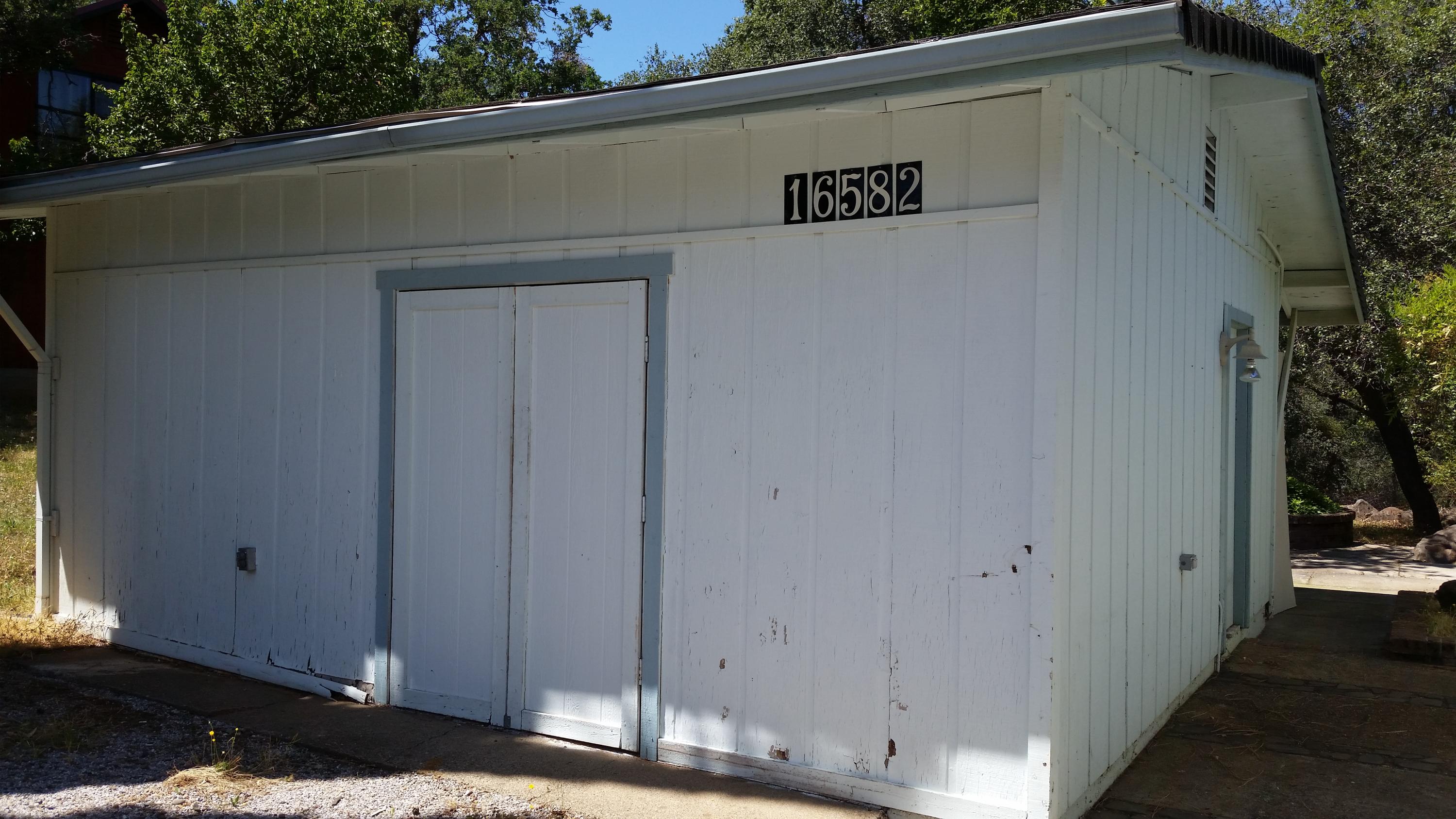 16582 Power Line Road Redding, CA 96001 - Photo 8 of 25 Garage/Storage/Work area
