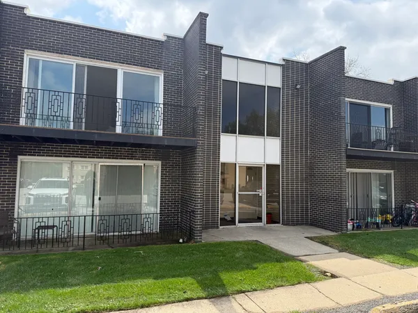 $125,000 | 18330 Cherry Creek Drive, Unit 5, Homewood, IL 60430